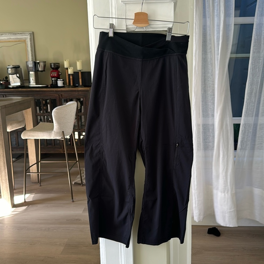 Lululemon black pants.